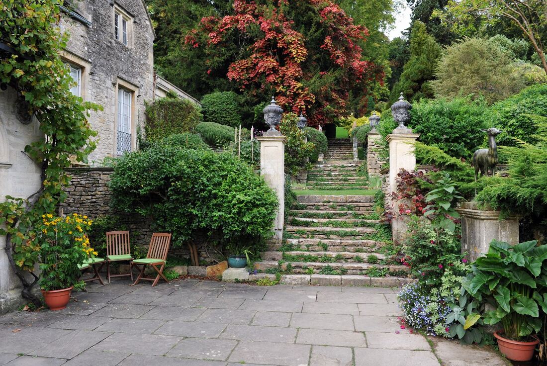 Formal English style garden courtyard